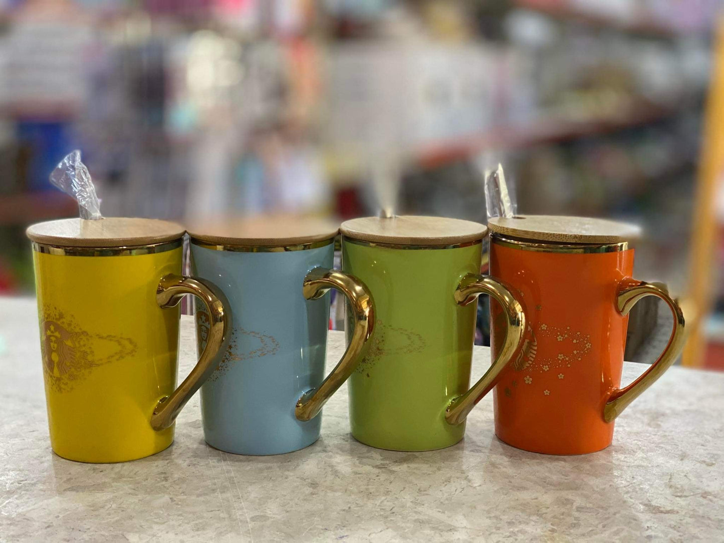 مق فخار بغطاء خشبي وملعقة