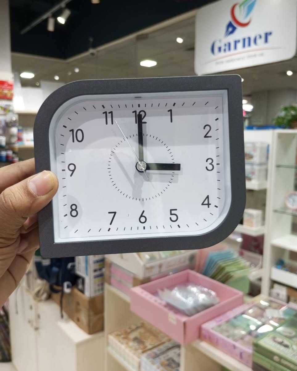 ساعة مكتبية مستطيلة