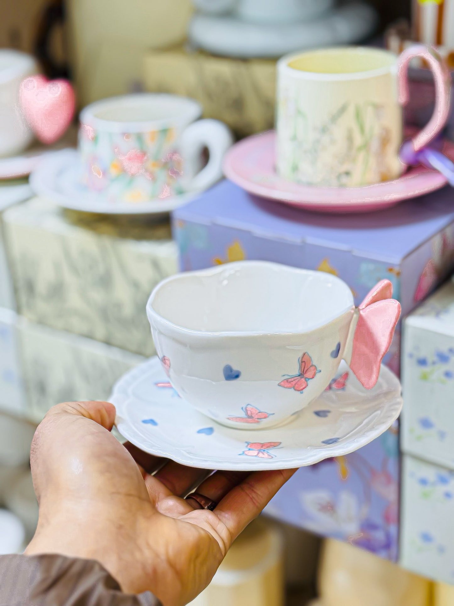 مق الفراشة بالصحن