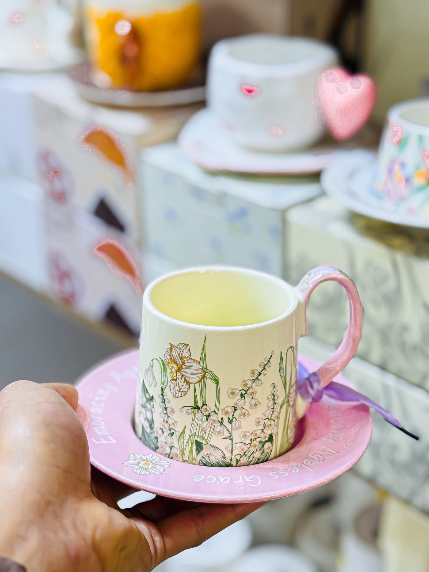 مق بتصميم زهري مع صحن