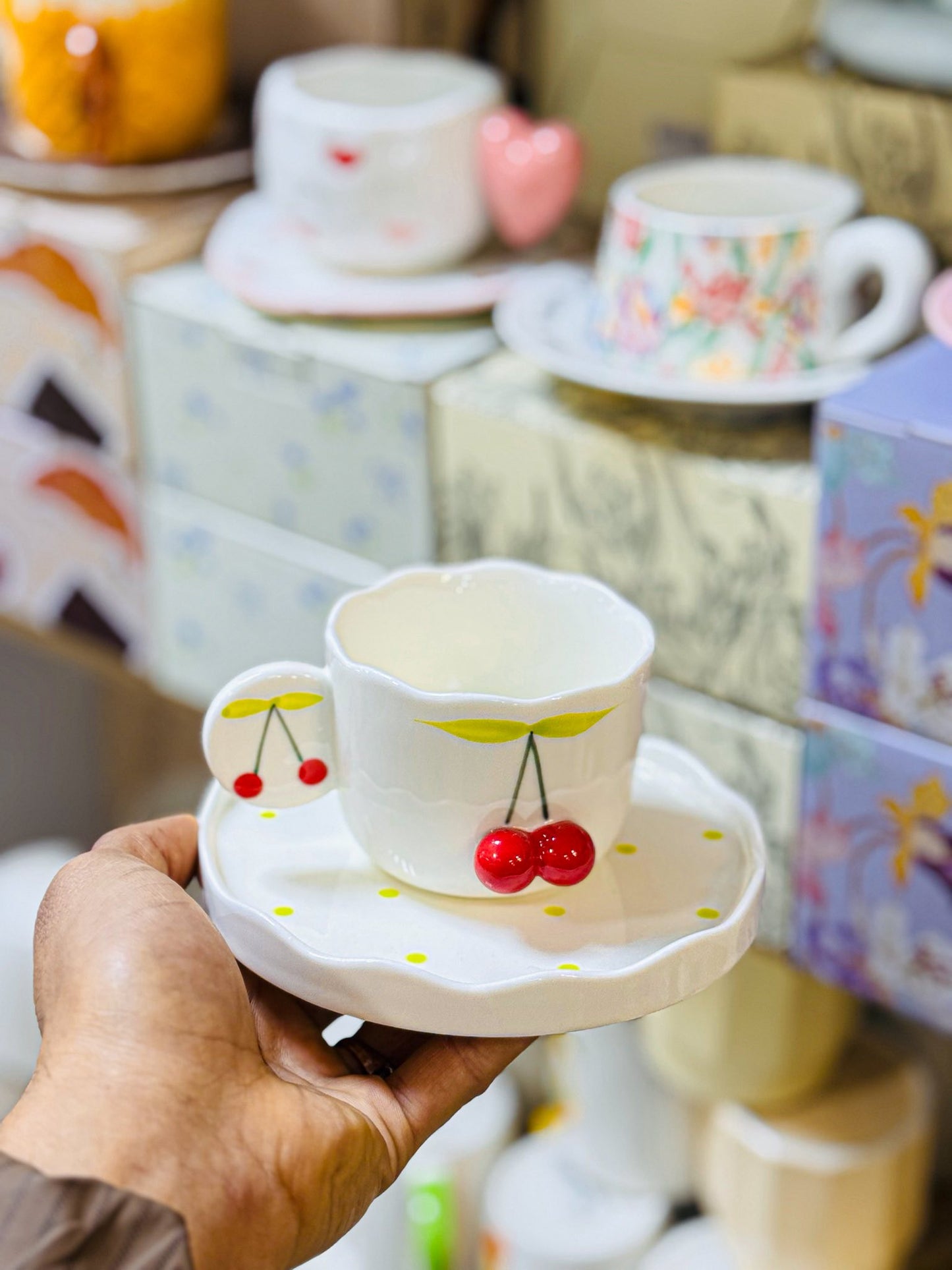 مق الكرزة المجسمة بالصحن