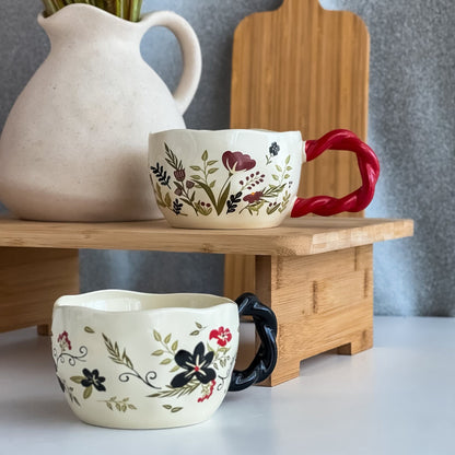 مق سيراميك أبيض بنقش الزهور